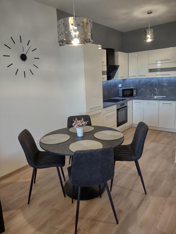 Karina Apartman Dunajská Streda Exterior foto