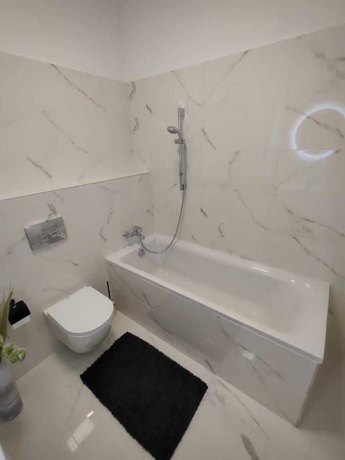Karina Apartman Dunajská Streda Exterior foto