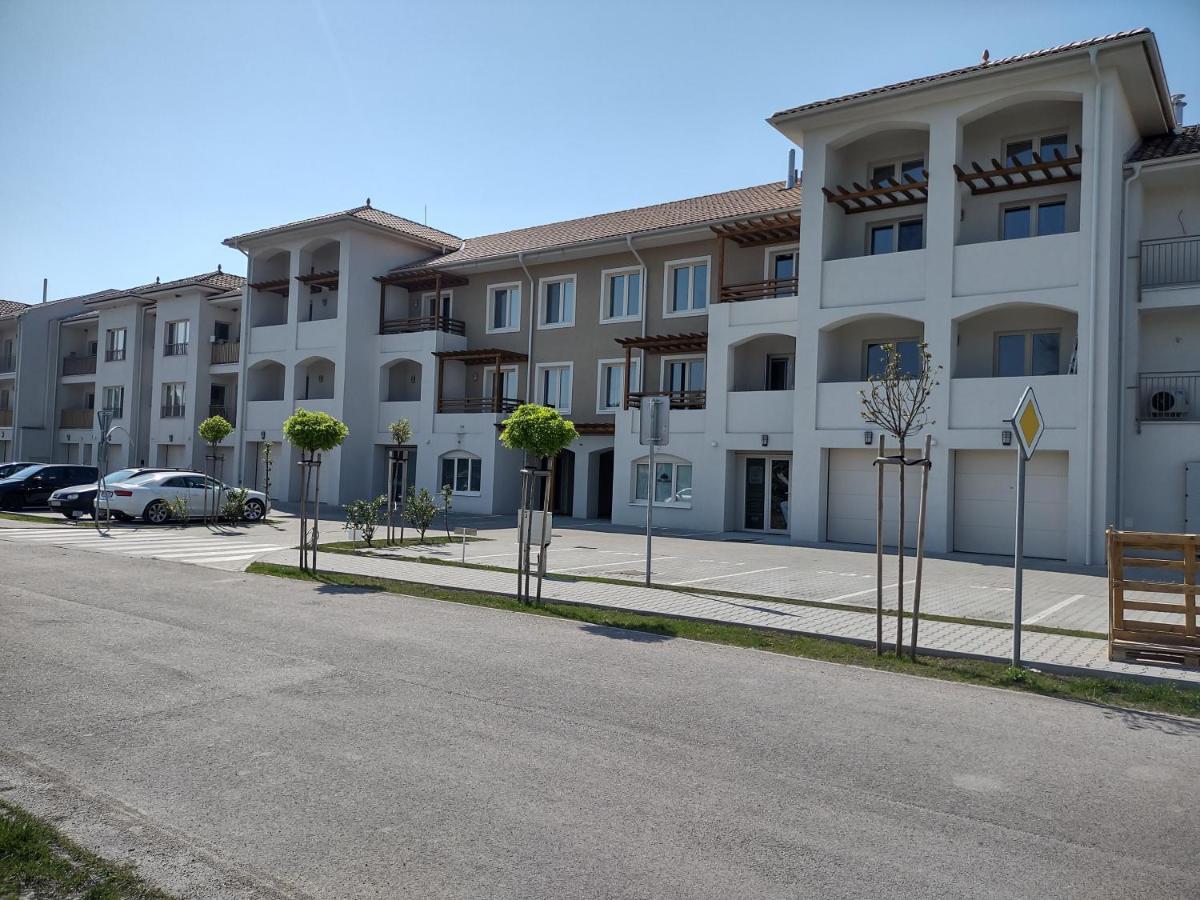 Karina Apartman Dunajská Streda Exterior foto