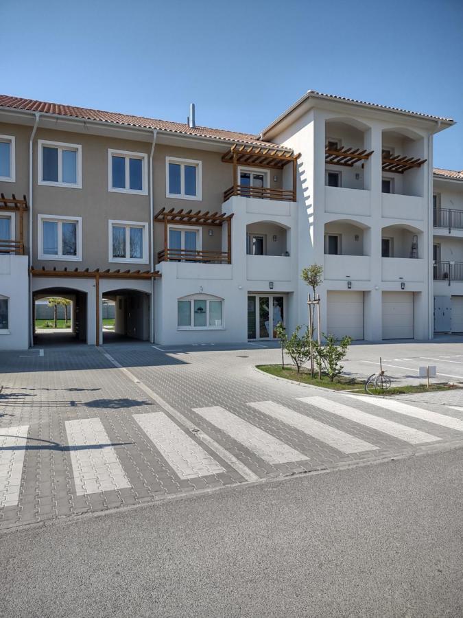 Karina Apartman Dunajská Streda Exterior foto