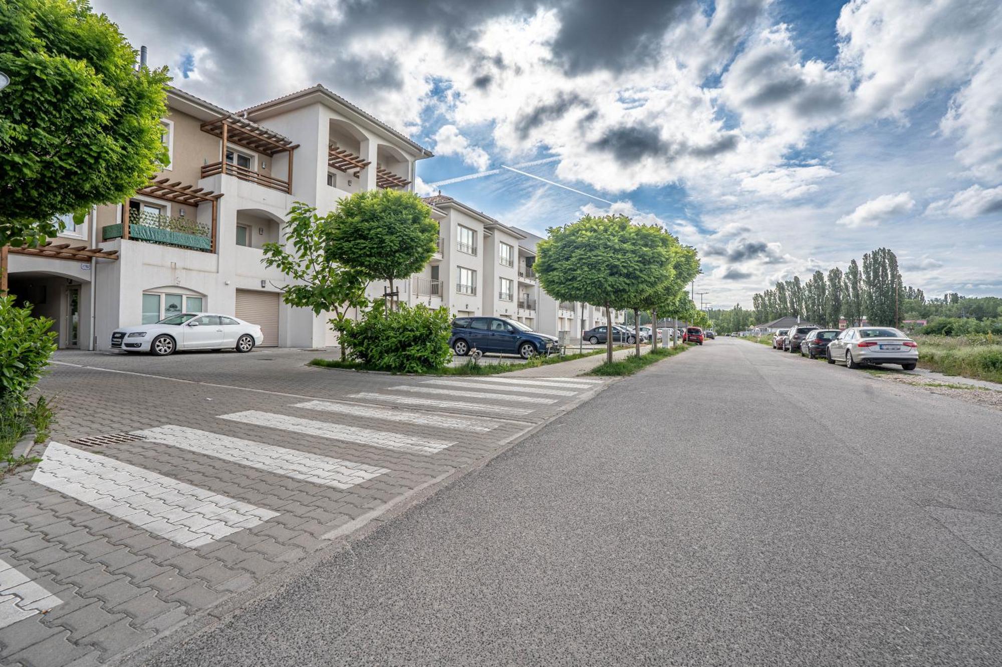 Karina Apartman Dunajská Streda Exterior foto