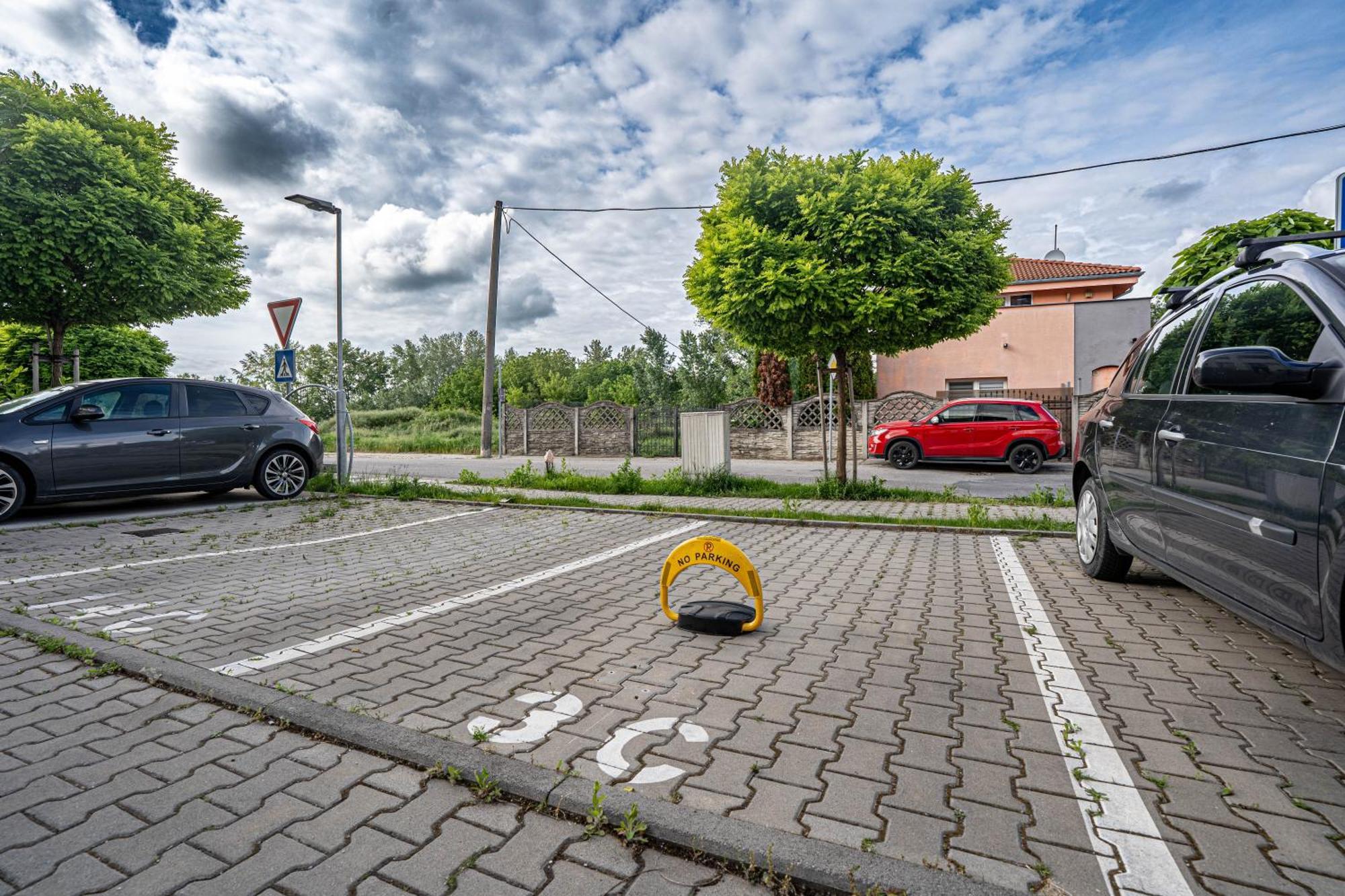Karina Apartman Dunajská Streda Exterior foto